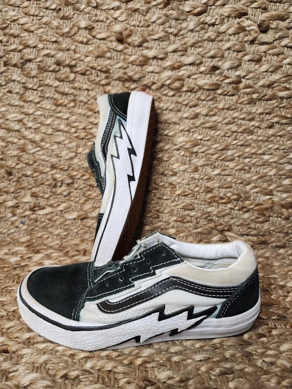 Vans Old Skool Bolt US Kids Size 1.5 White Black Athletic Skate Shoes Sneakers
